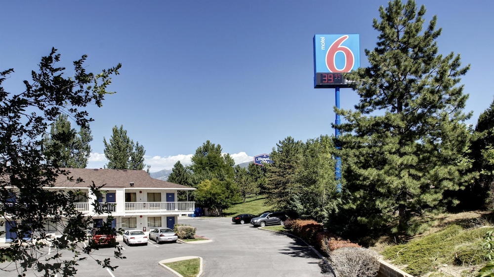 Super 8 by Wyndham Woods Cross Salt Lake City North - photo 30