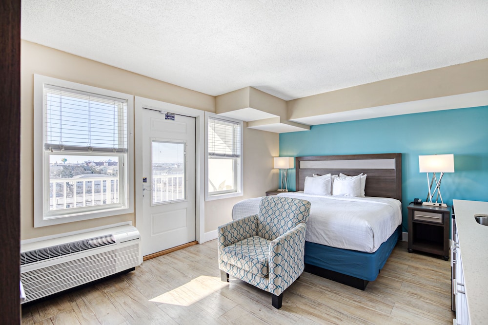 Commander Hotel & Suites - photo 23