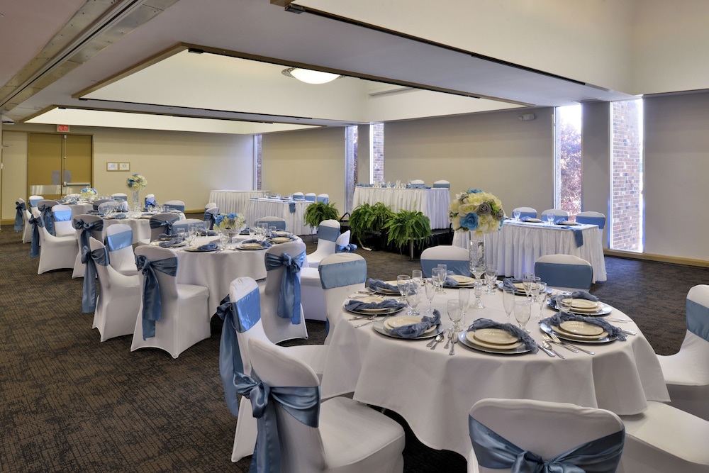 Hawthorne Inn and Conference Center - photo 31