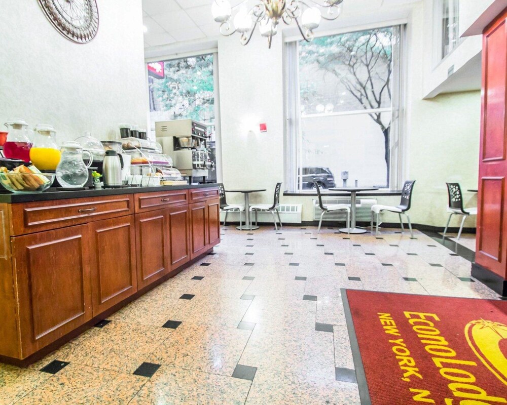 Econo Lodge Times Square - photo 3