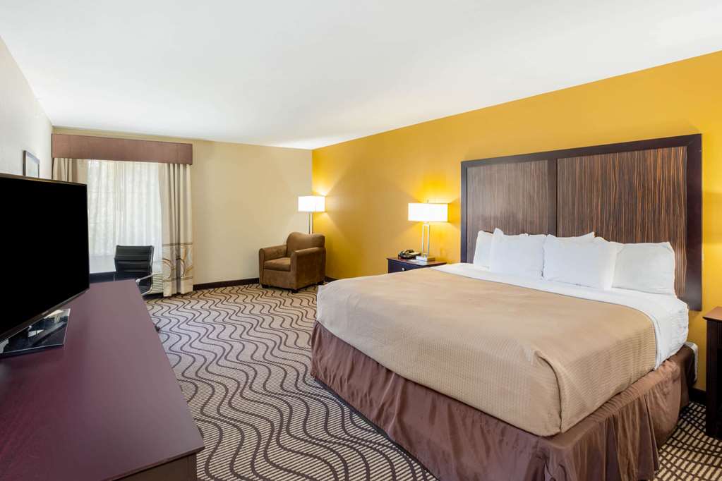 La Quinta Inn Suites Floresville - photo 31