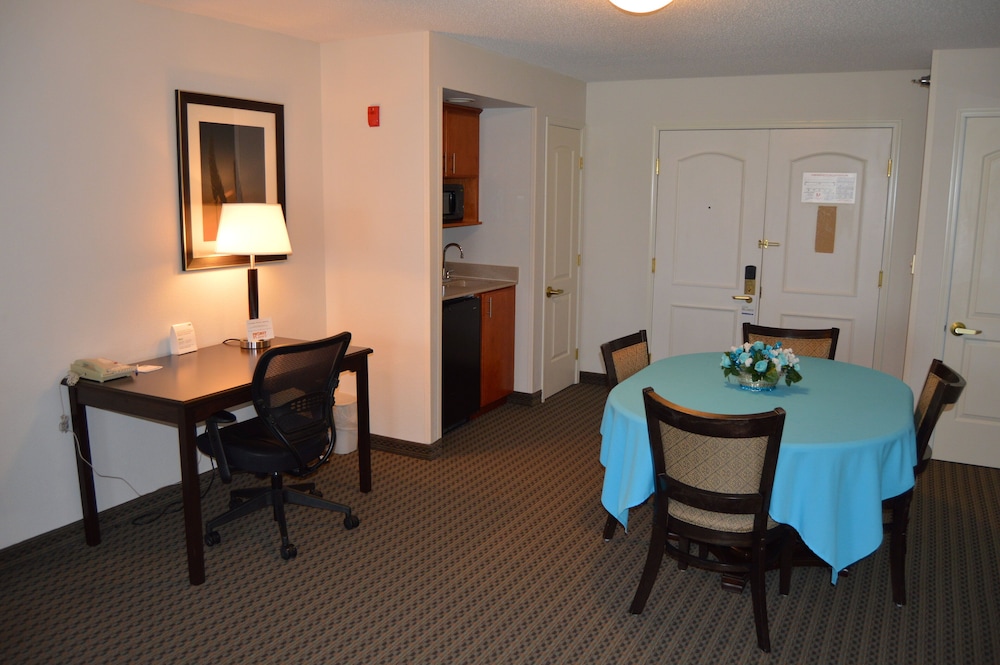 Holiday Inn Express & Suites Winner by IHG - photo 9