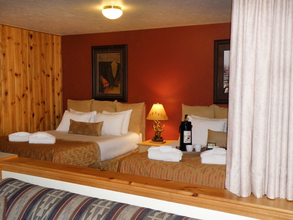 The River's Edge Motel Lodge & Resort - photo 4