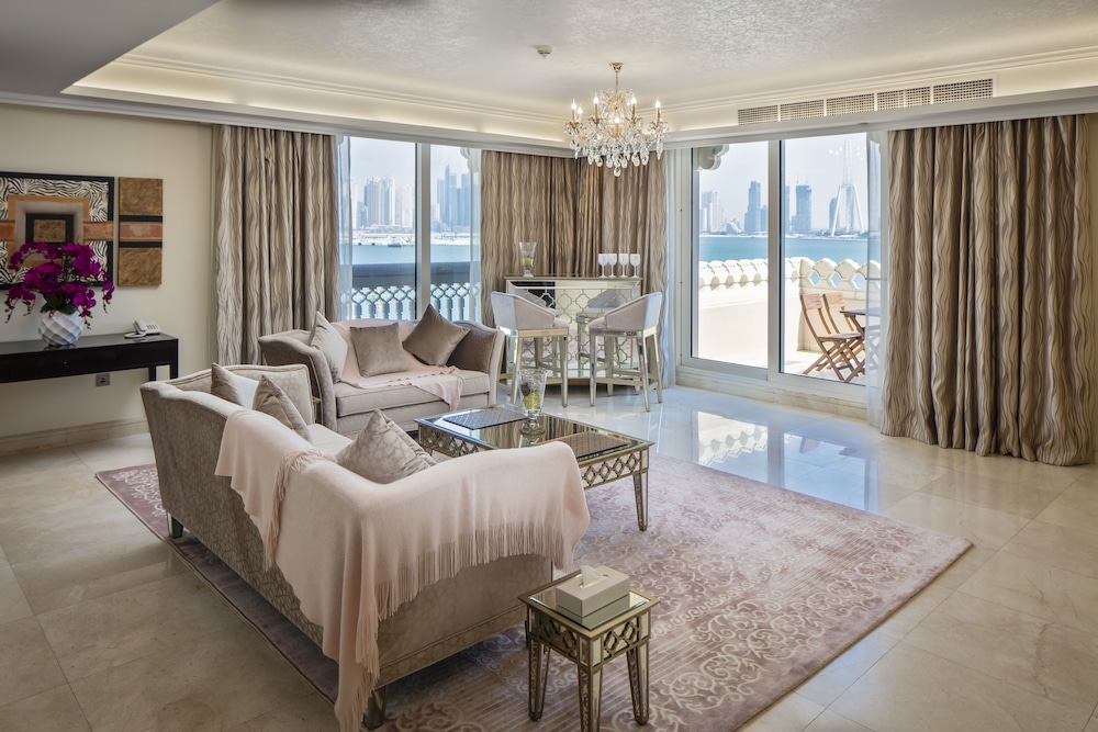 Luton Vacation Homes Grandeur Residence — 4-Star Luxury Hotel in Dubai, United Arab Emirates