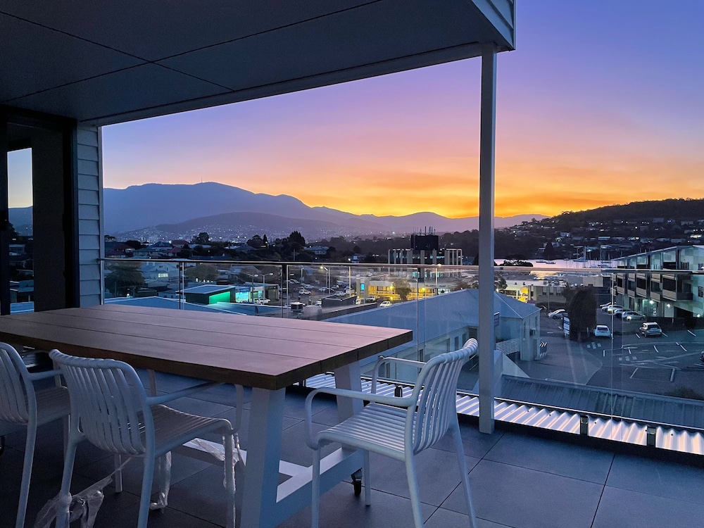 Little Island Apartments — 4-Star Luxury Hotel in Hobart, Australia