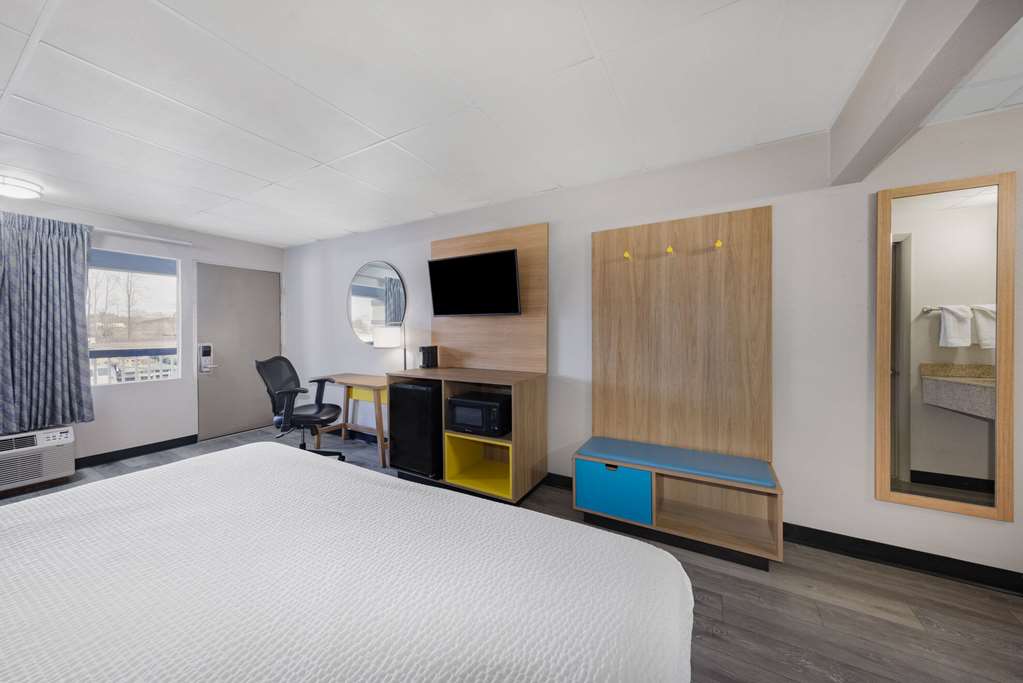 Days Inn by Wyndham Fredericksburg North - photo 32