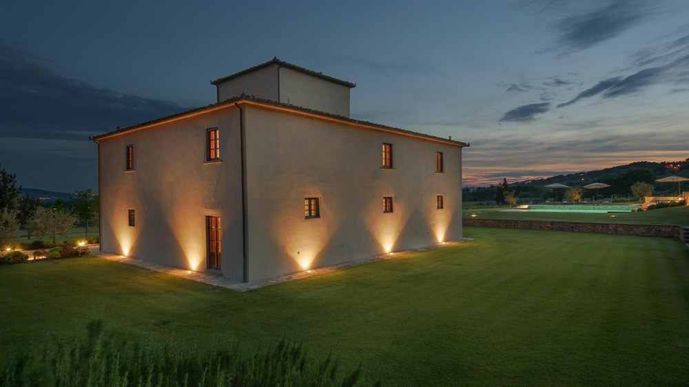 Ca Maggiore 10&2 Emma Villas — 4-Star Luxury Hotel in Castiglion Fibocchi, Italy