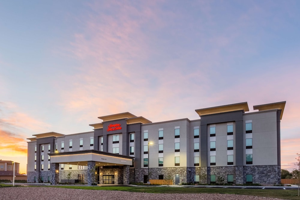 Hampton Inn and Suites Guymon - photo 39