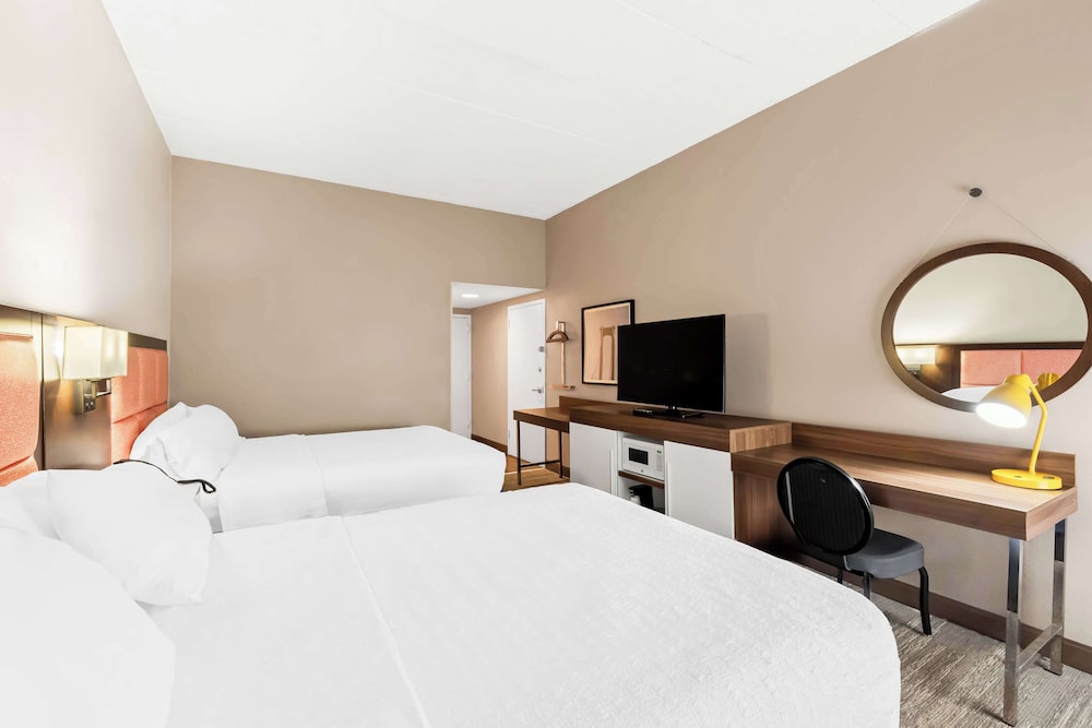 Hampton Inn Pennsville - photo 12