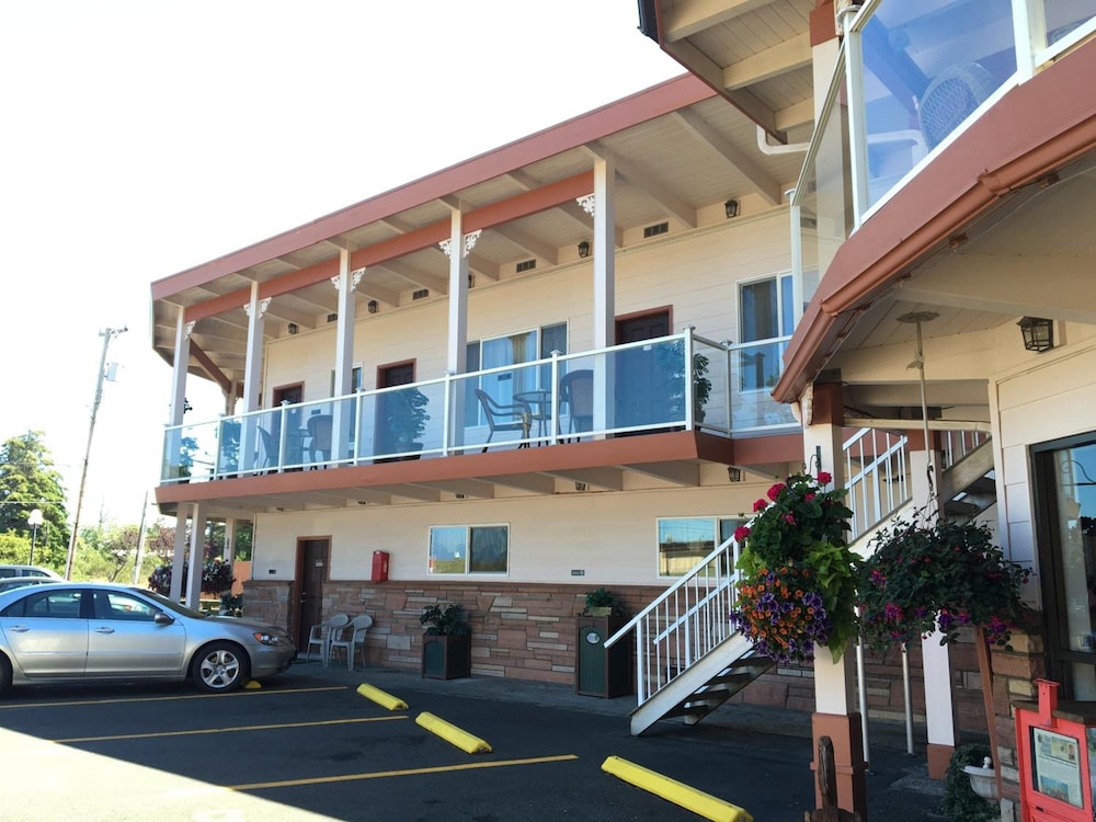 Breakers Boutique Inn - photo 132