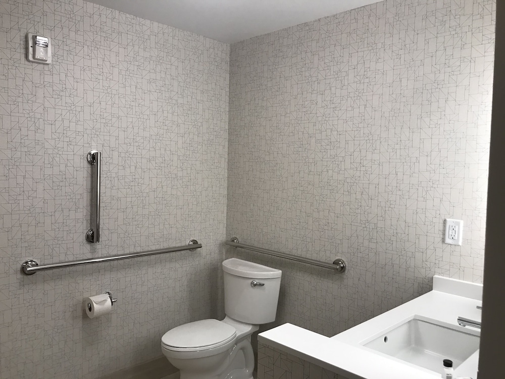 Holiday Inn Express & Suites Phoenix Airport North by IHG - photo 77