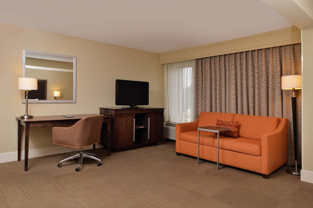 Hampton Inn South Hill - photo 20