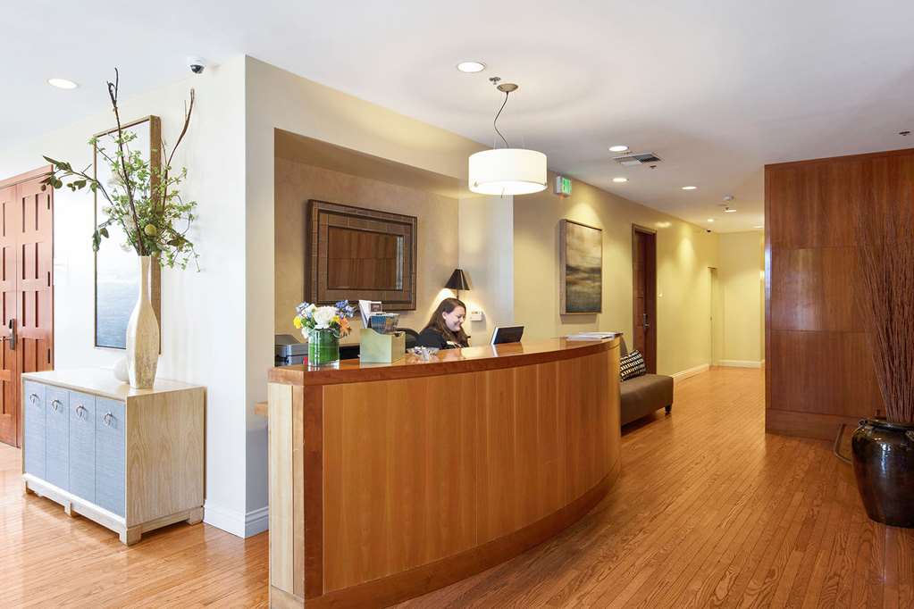 Waters Edge Hotel - photo 11