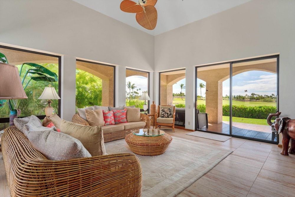 Shores at Waikoloa Beach Resort 19 2 Ensuite & Loft — hotel in Waikoloa