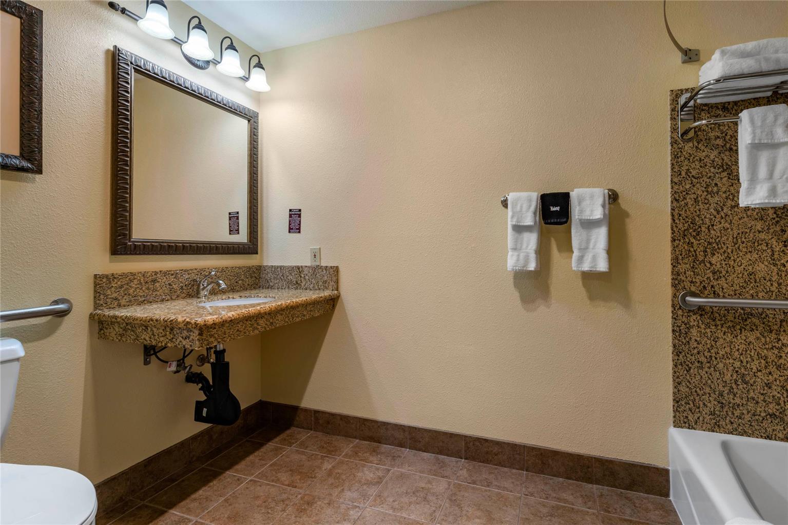 Lloyd Hotel Astoria Bayfront Ascend Hotel Collection OR - photo 26