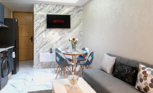 Elégant et moderne appartement à 10 min du centre de Casablanca — 4-Star Luxury Hotel in Casablanca, Morocco