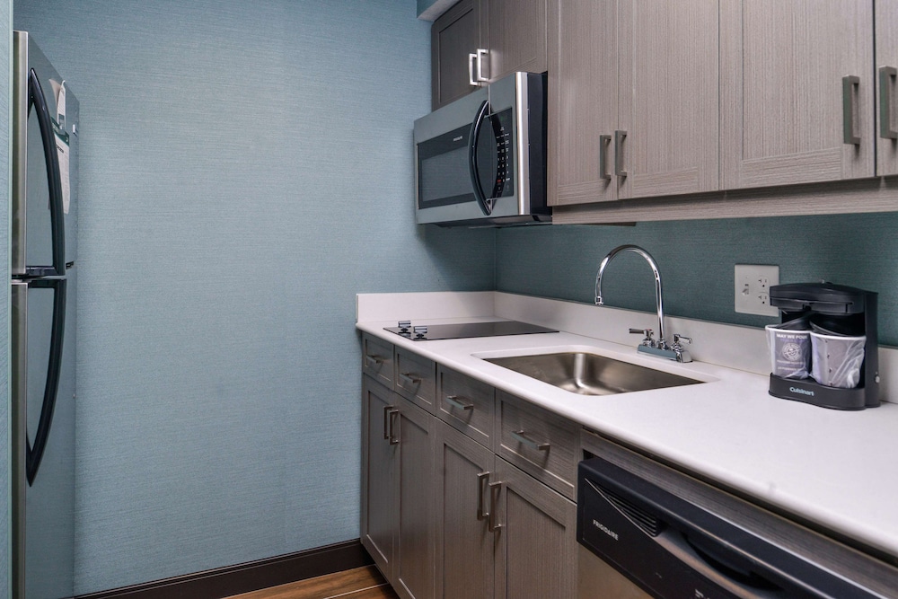 Homewood Suites by Hilton Des Moines Airport - photo 32