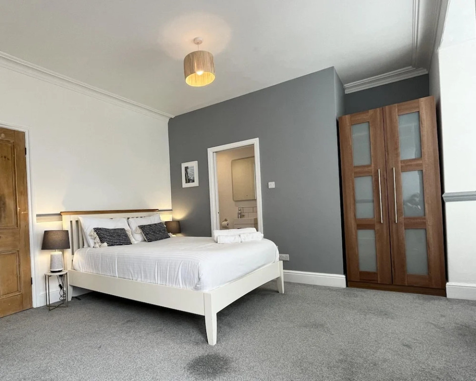 Spacious Home Near Seafront & Train Station 5 Bed Sleeps 10 Central Penzance — 4-Star Luxury Hotel in Penzance, United Kingdom