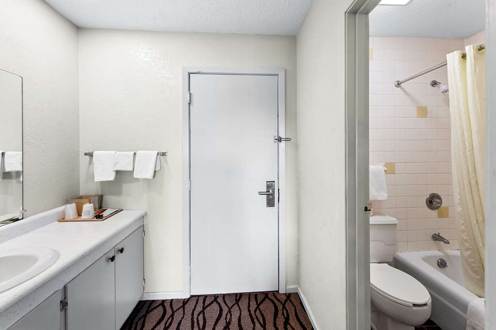 Americas Best Value Inn Marion OH - photo 26