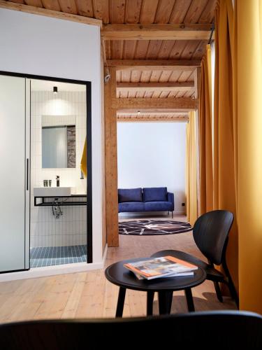LJ5 Old Town Rooms with Exclusive shared Roof Terrace