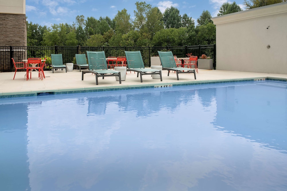 Tru by Hilton Charlotte Airport Lake Pointe - photo 21