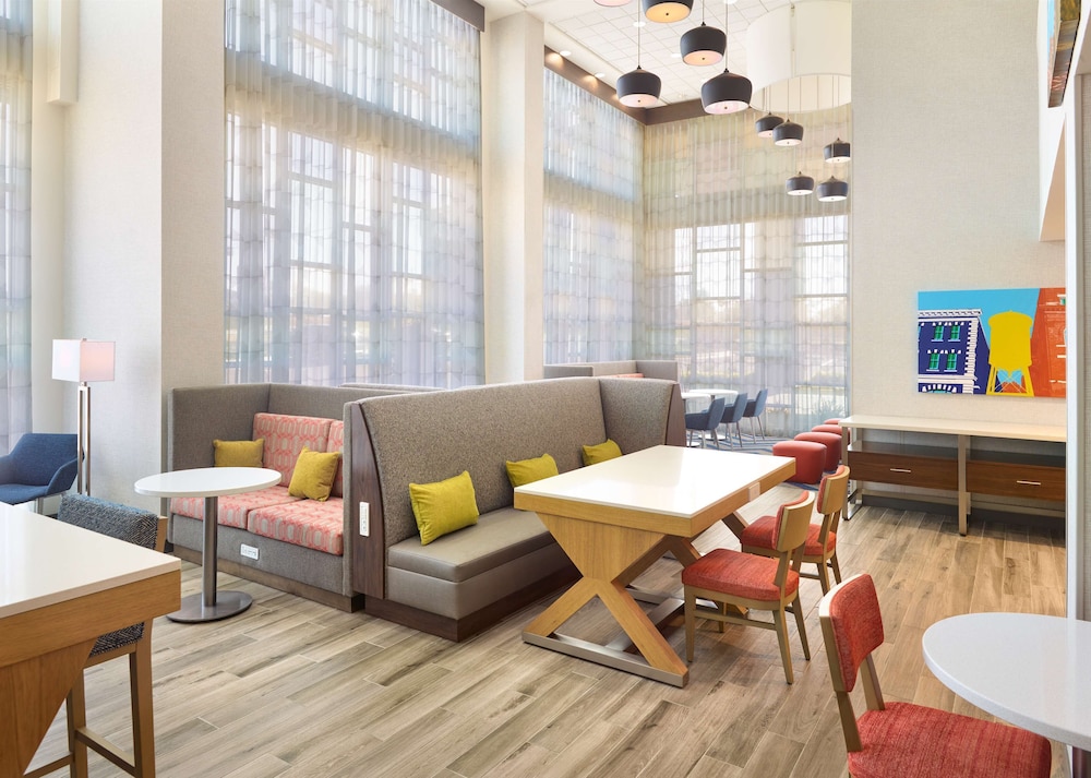 Hampton Inn and Suites Fultondale Birmingham I 65 - photo 2