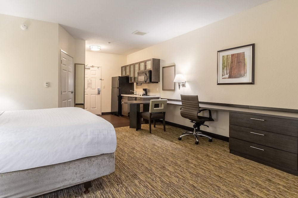 Candlewood Suites Portland Airport by IHG - photo 18