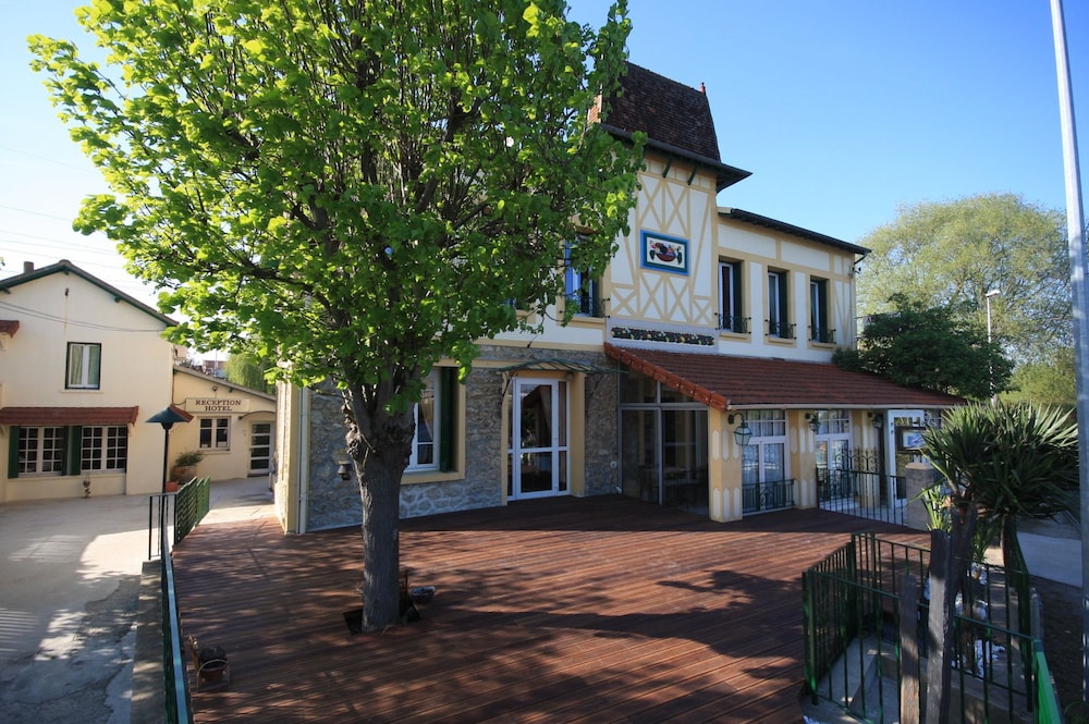 Auberge des Ecluses — hotel in Carrieres-Sous-Poissy