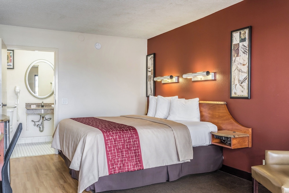 Red Roof Inn Bowling Green - photo 17