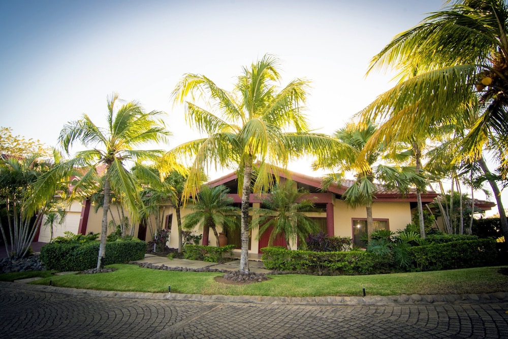 Casa Buena Vista — 4-Star Luxury Hotel in Sardinal, Costa Rica