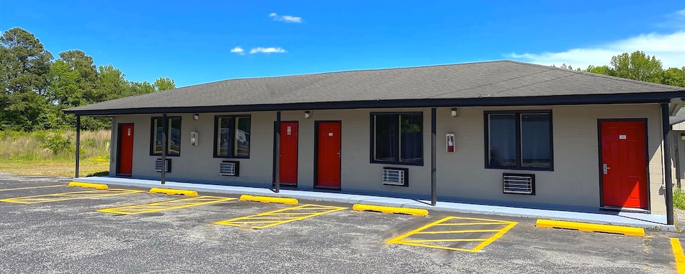 Whistling Pines Daily & Extended Stay Elizabeth City - photo 23