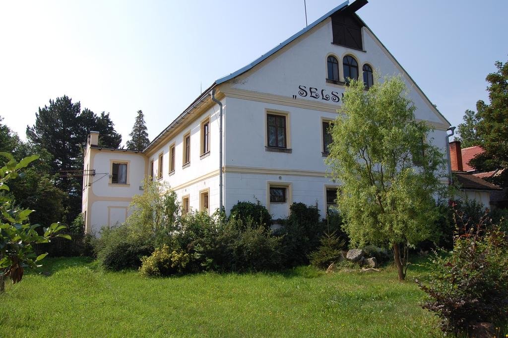 Penzion selský dvůr — hotel in Raspenava