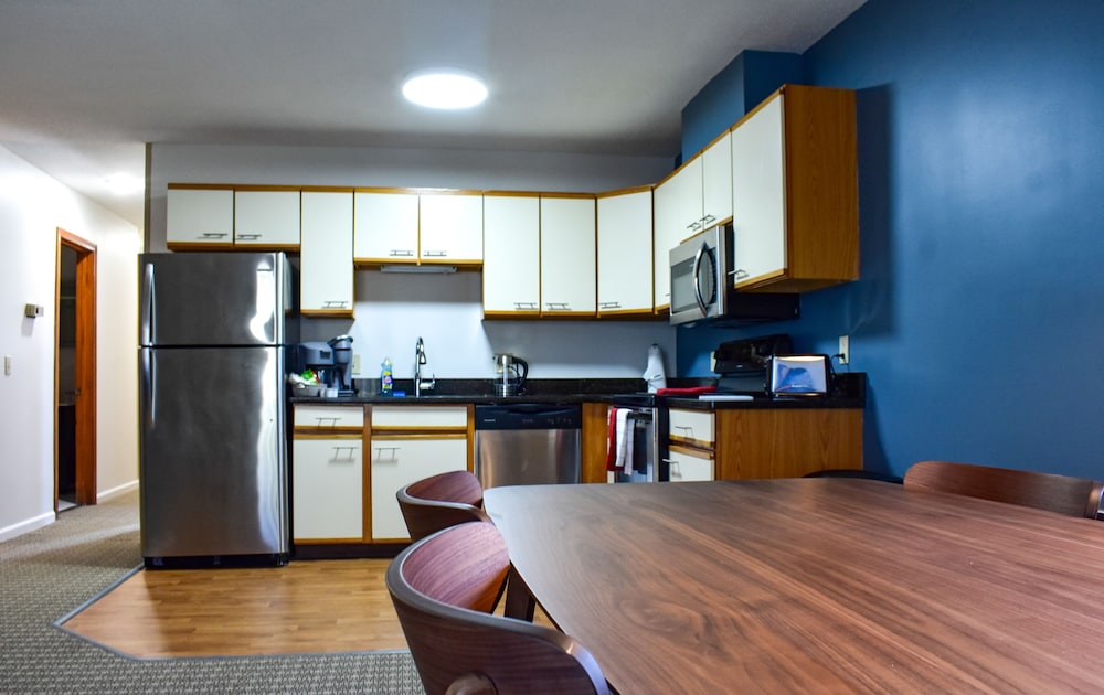 The Central Downtown Inn & Suites - photo 21