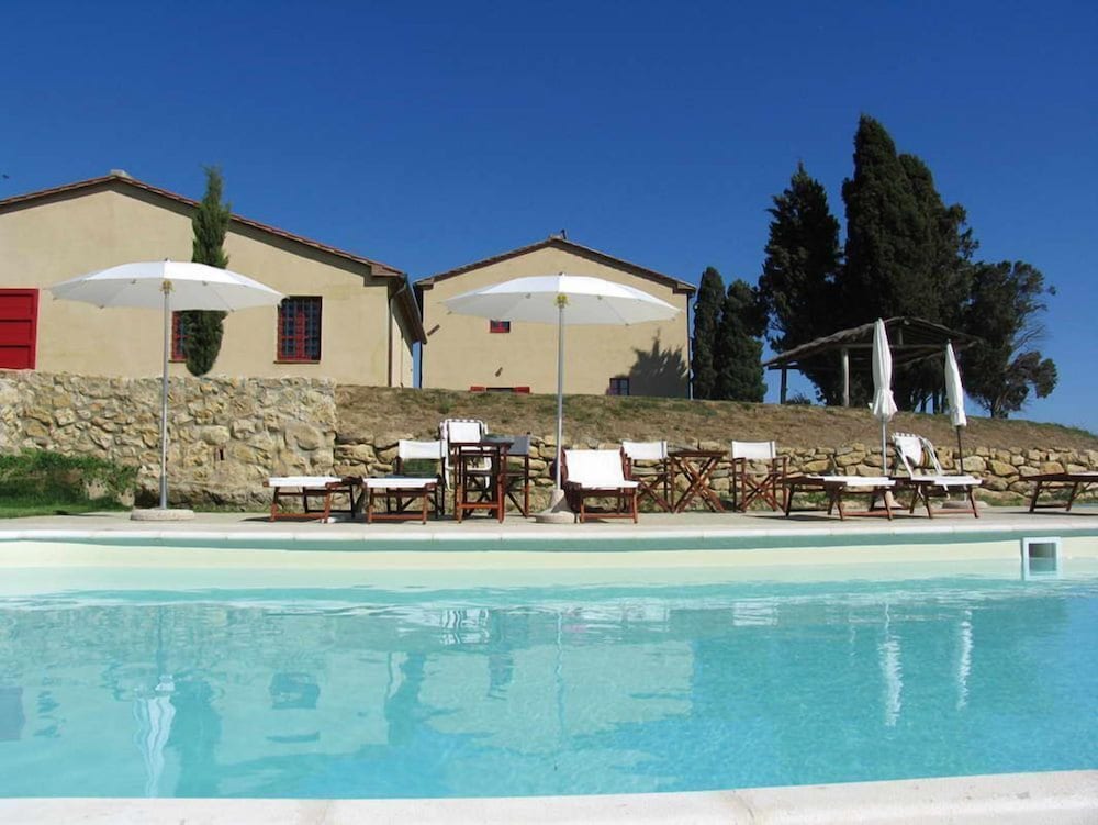 Fattoria Podere i Luoghi — 4-Star Luxury Hotel in Casale Marittimo, Italy