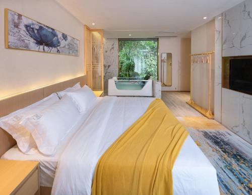 Moon River View Hotel in Fenghuang, People's Republic of China