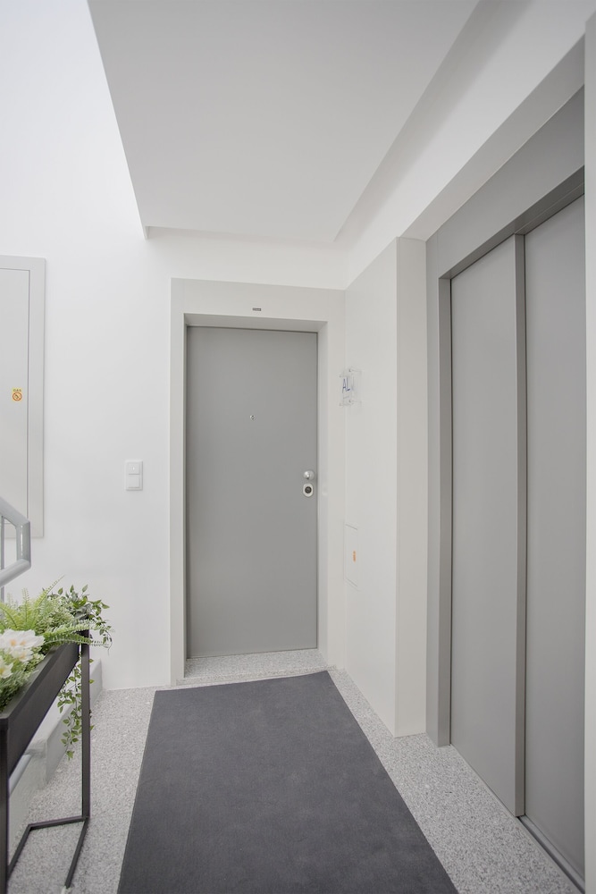 Liiiving Luxury River View Apartment VI — 4-Star Luxury Hotel in Gondomar, Portugal