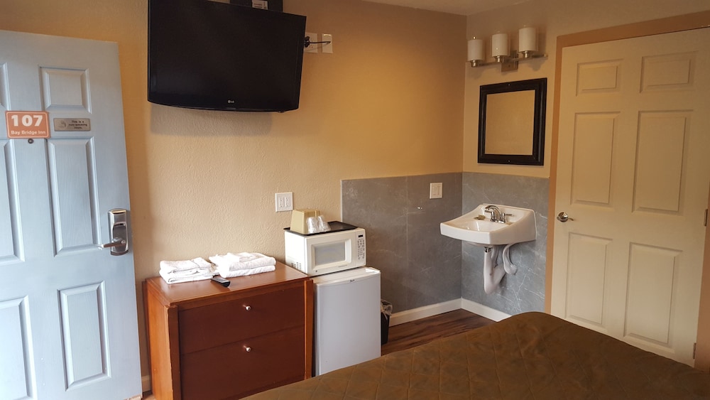 Bay Bridge Inn - photo 8