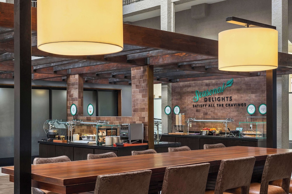 Embassy Suites by Hilton El Paso - photo 52