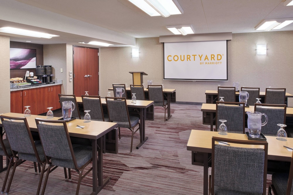 Courtyard by Marriott Detroit Warren - photo 24