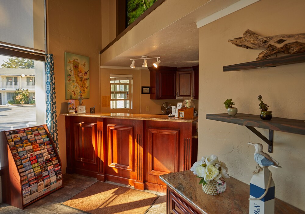 Inn By the Bay Monterey - photo 4