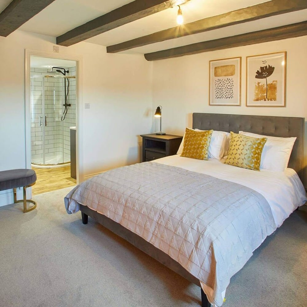 Host & Stay The Coach House