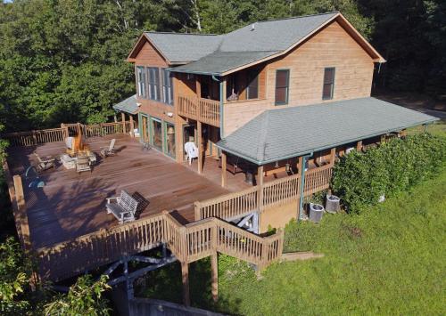 Golden Mountain Top — 4-Star Luxury Hotel in Sugar Hill, United States