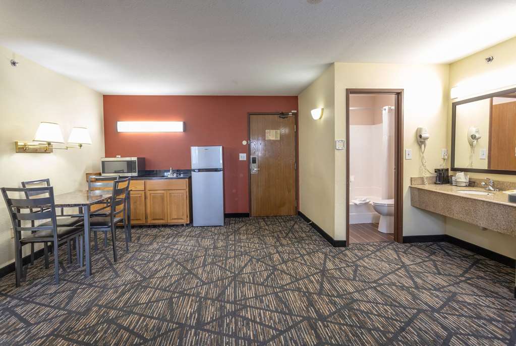 Super 8 by Wyndham Big Rapids - photo 30