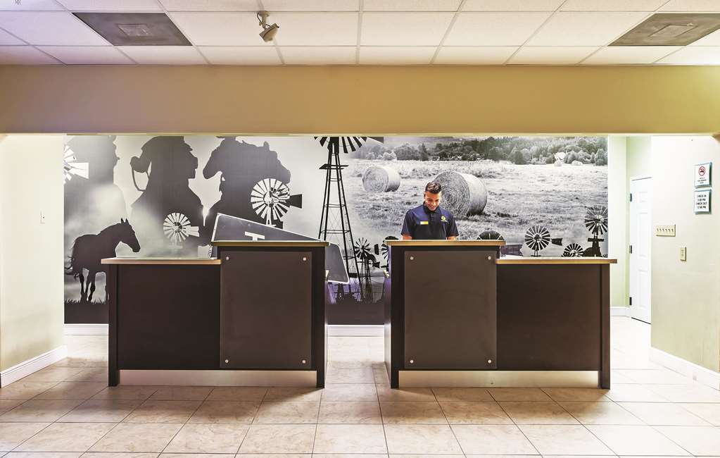 La Quinta Inn & Suites by Wyndham Angleton - photo 7