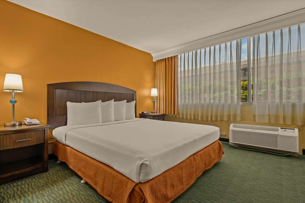 Airport Honolulu Hotel Trademark Collection by Wyndham - photo 35