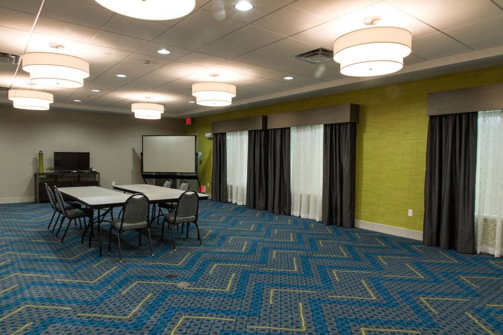 Holiday Inn Express & Suites Litchfield West by IHG - photo 40