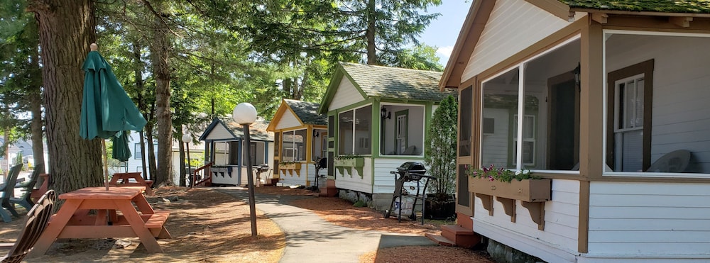 Weirs Beach Motel and Cottages - photo 13