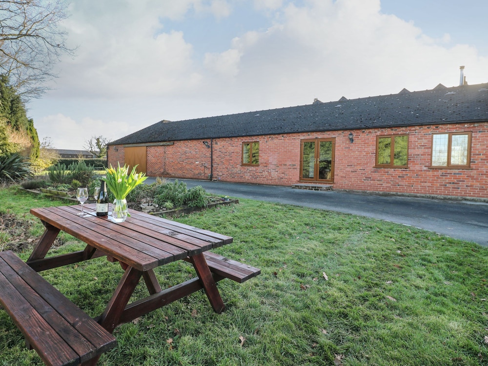 Adelaide Cottage — 4-Star Luxury Hotel in Ashbourne, United Kingdom