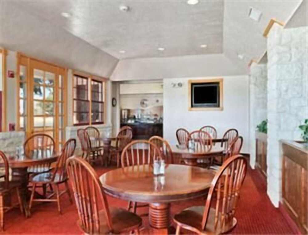 Texas Hill Country Hotel By Holiday Creek - photo 25