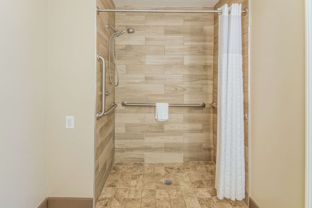 MainStay Suites Columbus near Fort Benning - photo 11